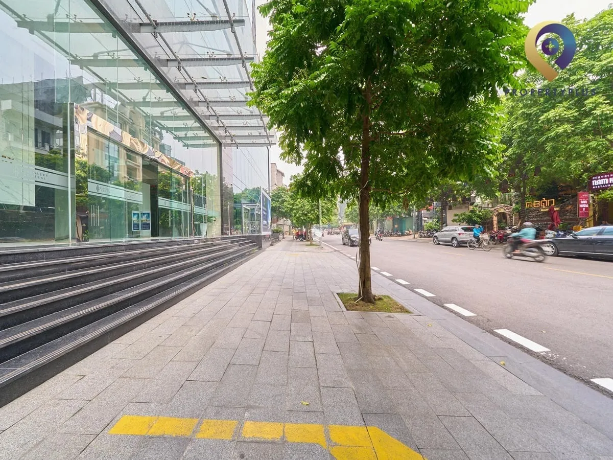 Lối ra vào chính của tòa nhà Discovery Central.